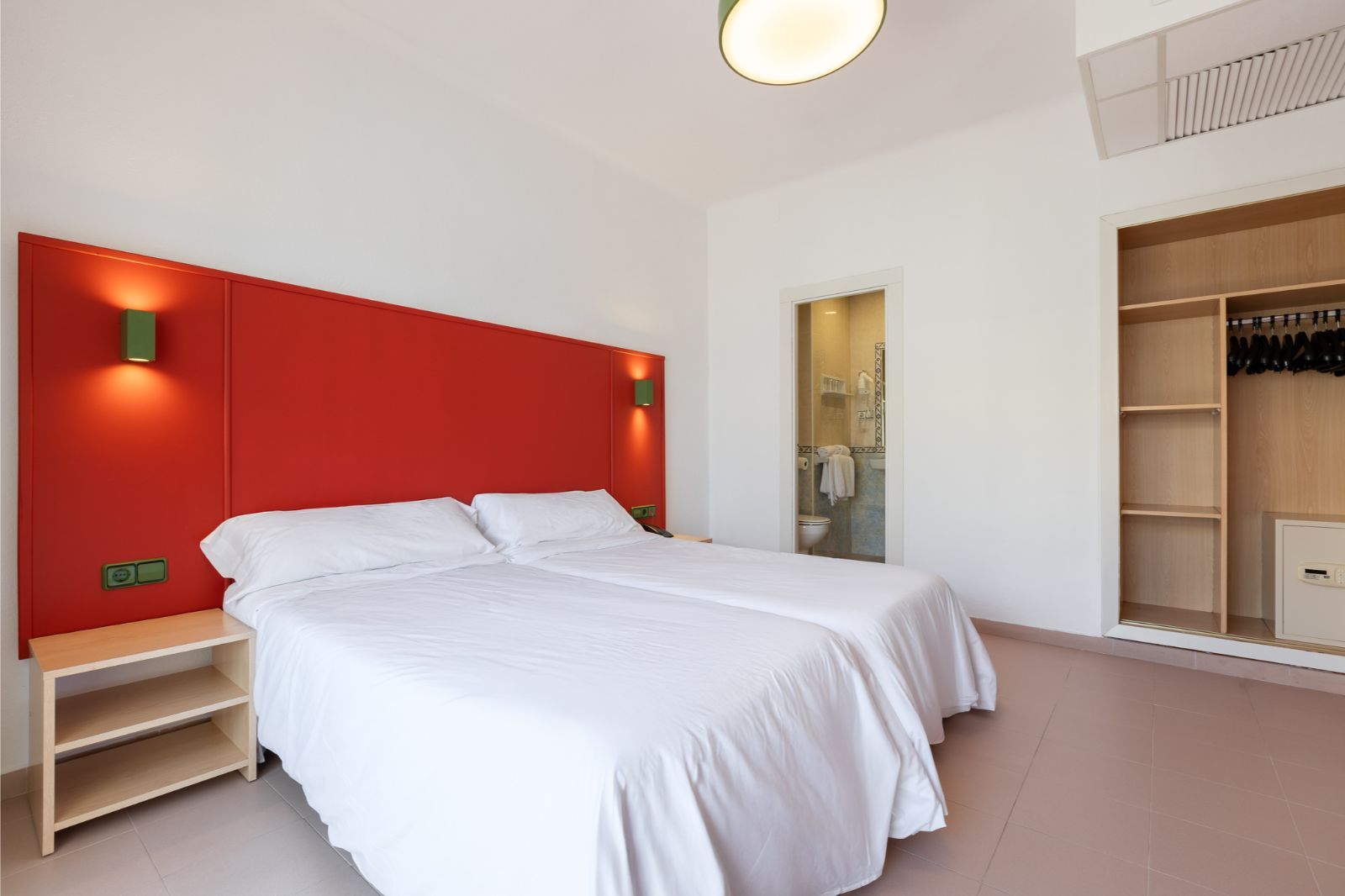 Twin Street View Room - The Red Hotels