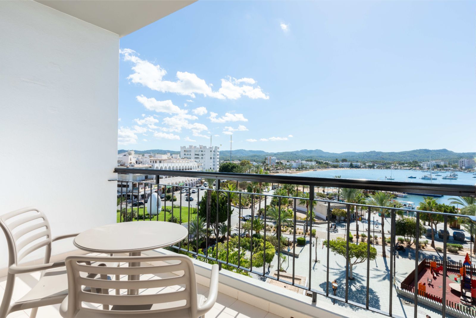 Twin Sea View Room - The Red Hotels
