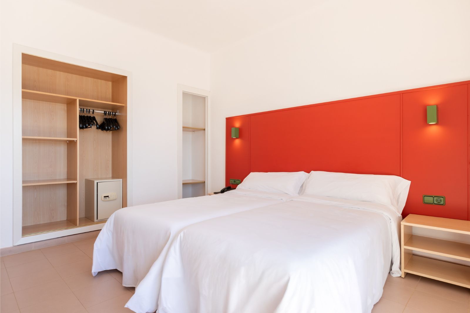 Twin Sea View Room - The Red Hotels