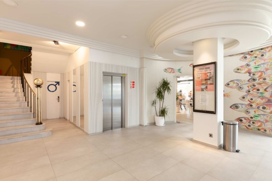The Red Hotel con servicio recepción 24 horas