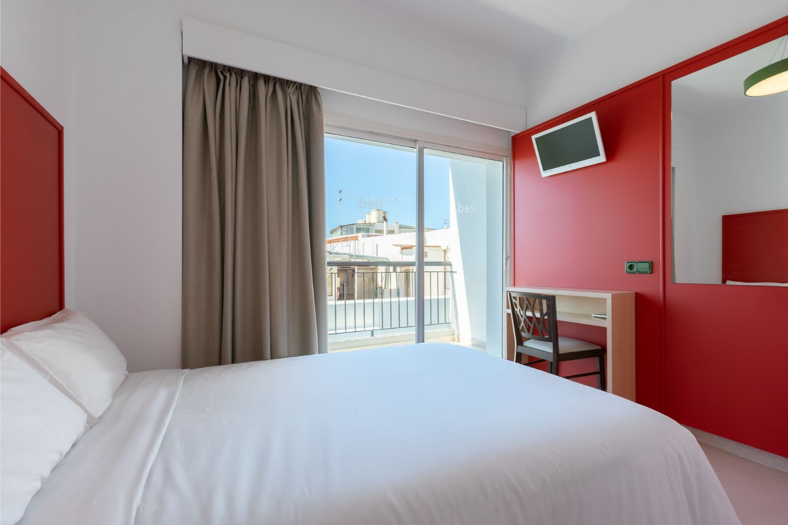 Single Street View Room - The Red Hotels