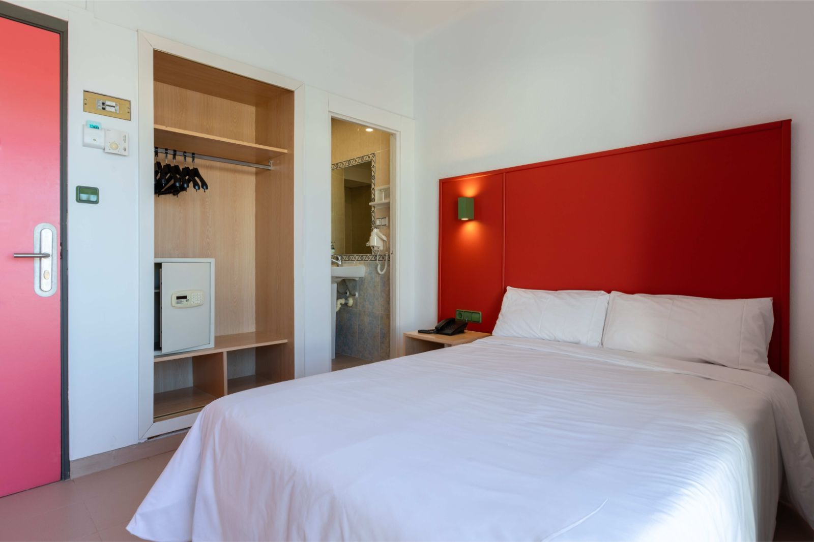 Single Street View Room - The Red Hotels