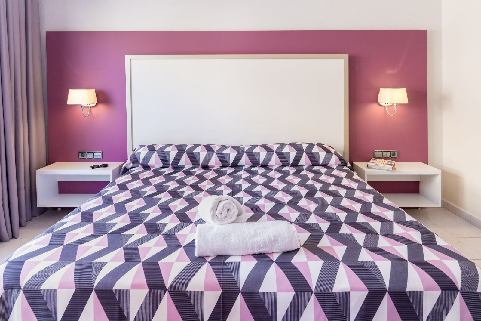 Doble city - The Purple Hotel